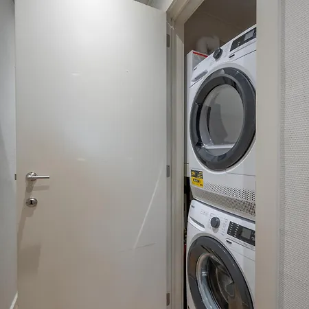 Daire 3e Verdiep 3-slaapkamer Op De Zeedijk In Hartje Voor 7 Personen *